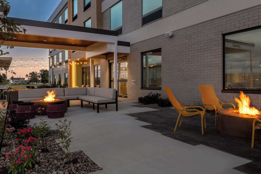 Home2 Suites by Hilton Sheboygan - photo 48