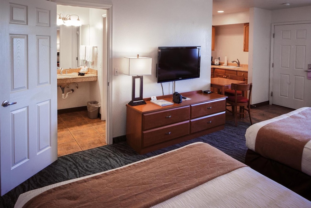 Pines Inn & Suites - photo 22