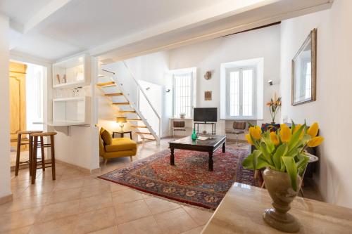 Amazing Historical Apartment Jewish Ghetto — 4-Star Luxury Hotel in Rome, Italy