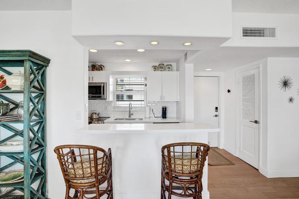 Fort Lauderdale Yacht and Beach Club 209 - photo 3