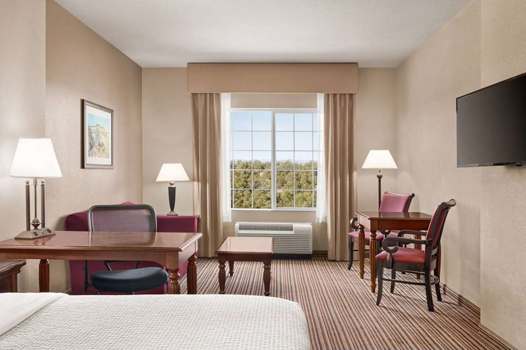 La Quinta Inn & Suites by Wyndham Trinidad - photo 42