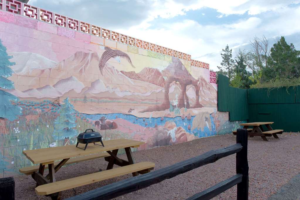 Super 8 by Wyndham Cortez Mesa Verde Area - photo 4