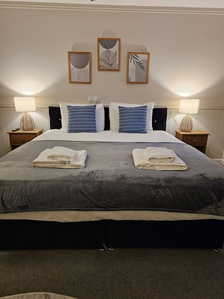 Dog and Partridge Inn — hotel in Calne