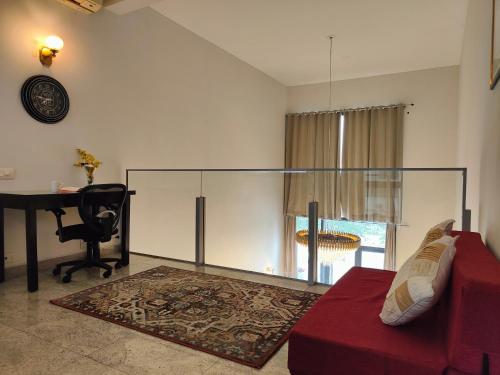 Stylish 2BHK Ground Floor Apartment near Golf Course Road
