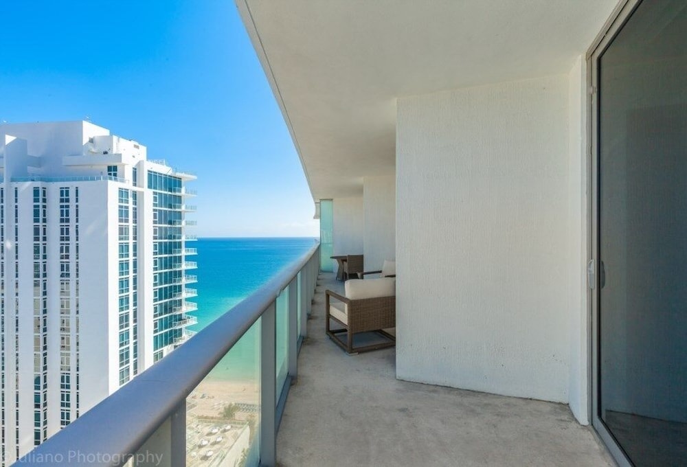Hyde Beach Luxury resort 2 Bedroom Condo by RedAwning - photo 35