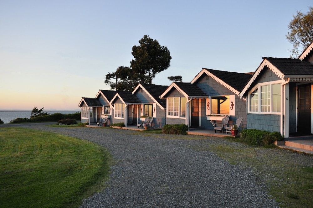 Juan de Fuca Waterfront Hotel & Cottages - featured photo