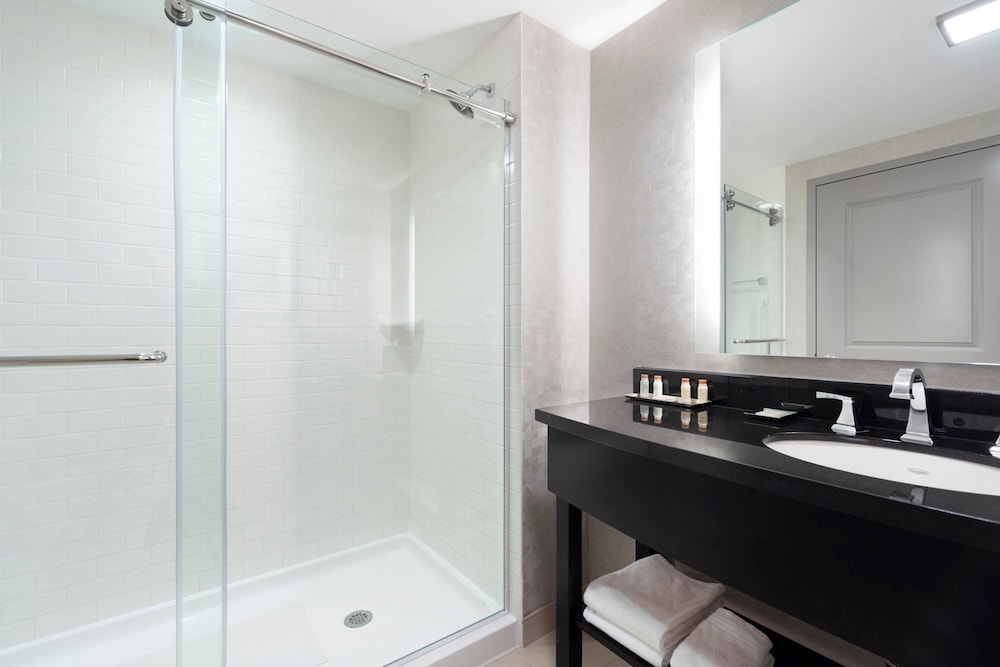 Renaissance by Marriott Boston Patriot Place Hotel - photo 26