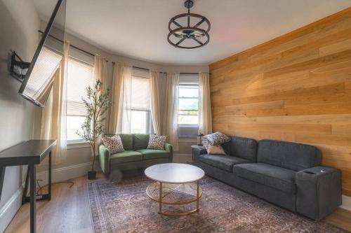 Charming 4 BDR Walk to Downtown & Free parking — Salem — photo 4