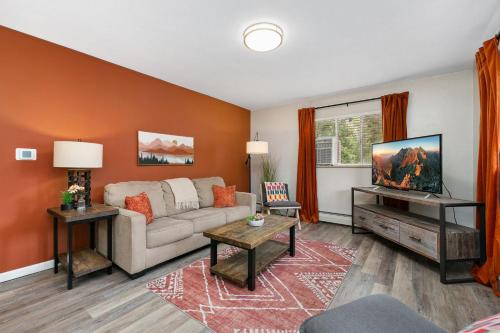 Old Town Condo by Library Park Walk Everywhere — 4-Star Luxury Hotel in Fort Collins, United States