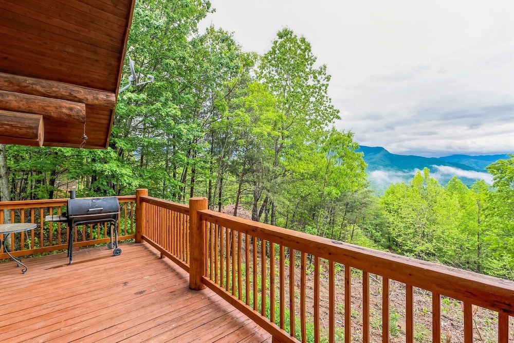 Royal Views Private Mountain Top Cabin 2 Bedroom Cabin by Heavenly Views Resort - photo 25