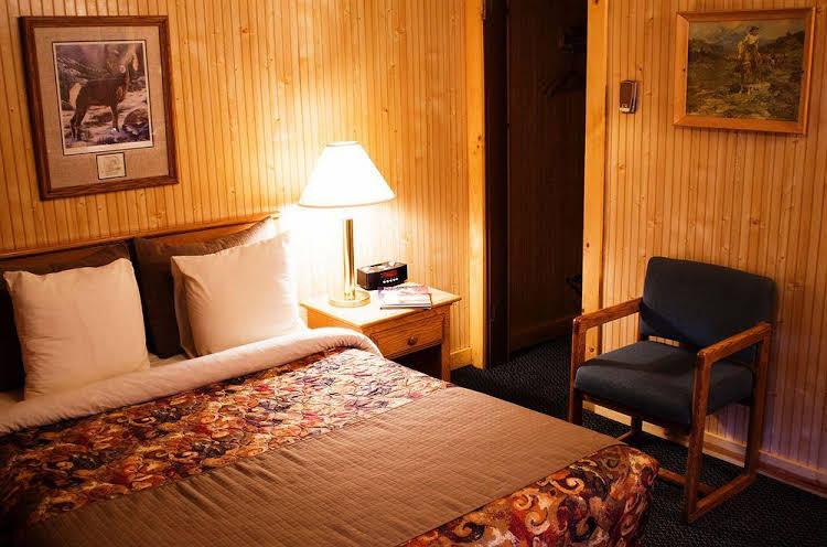 El Rancho Motel - photo 5