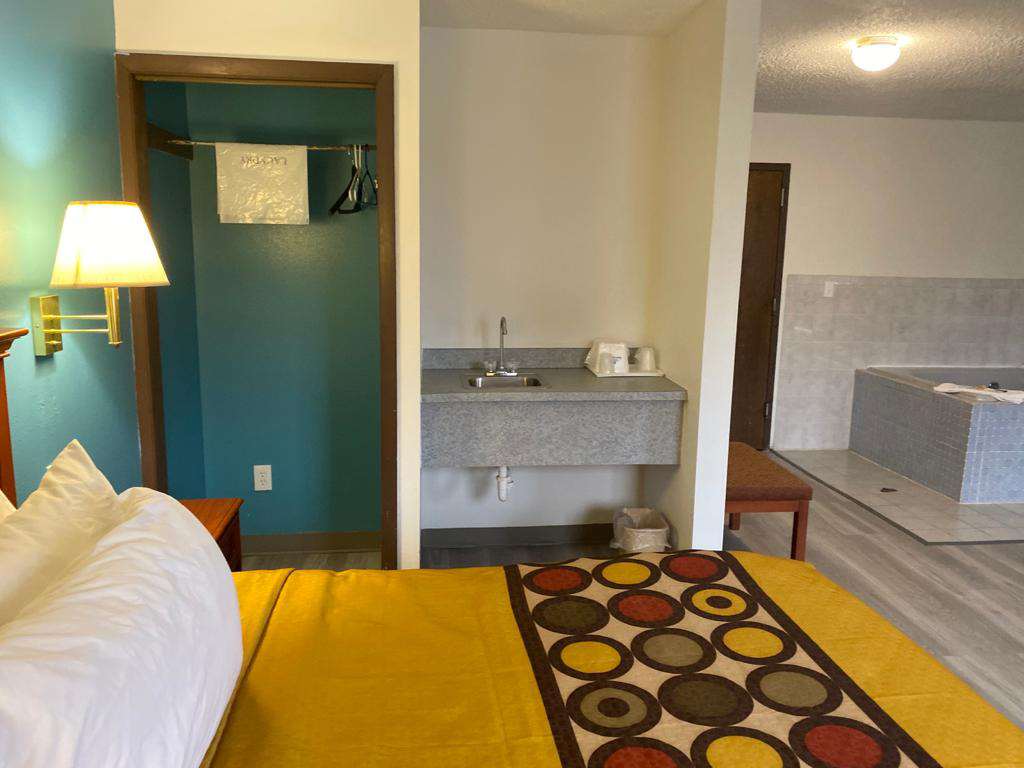 Americas Best Value Inn West Frankfort - photo 9