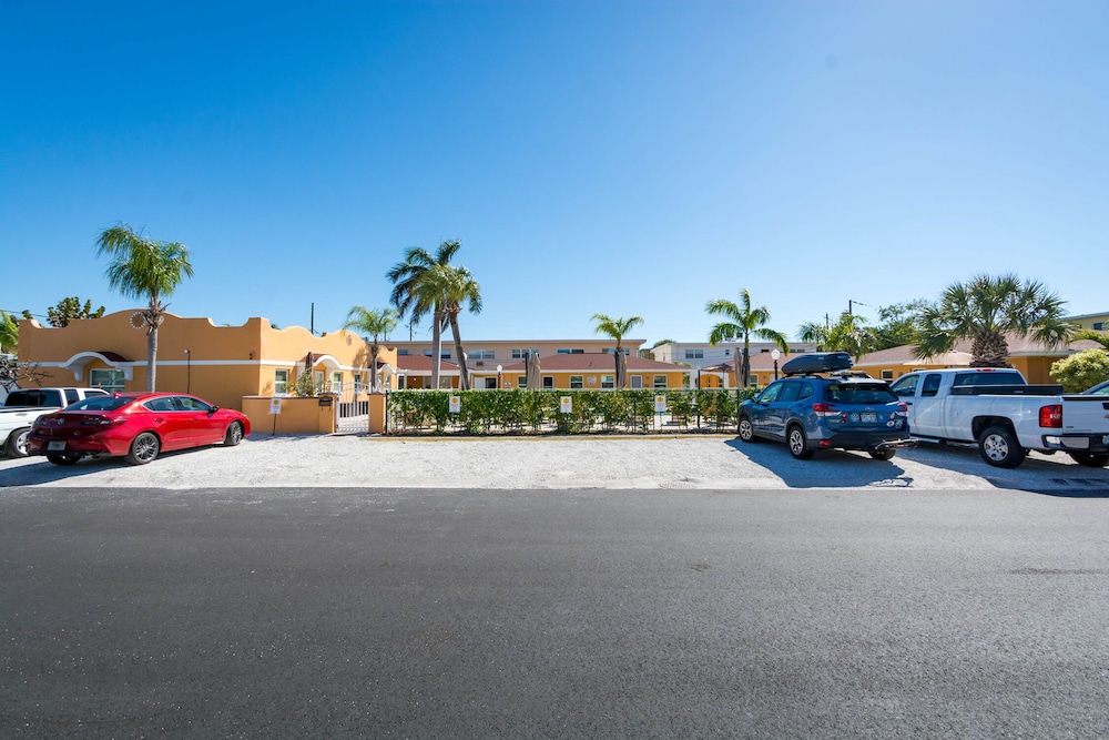 Upham Beach Inn - photo 24