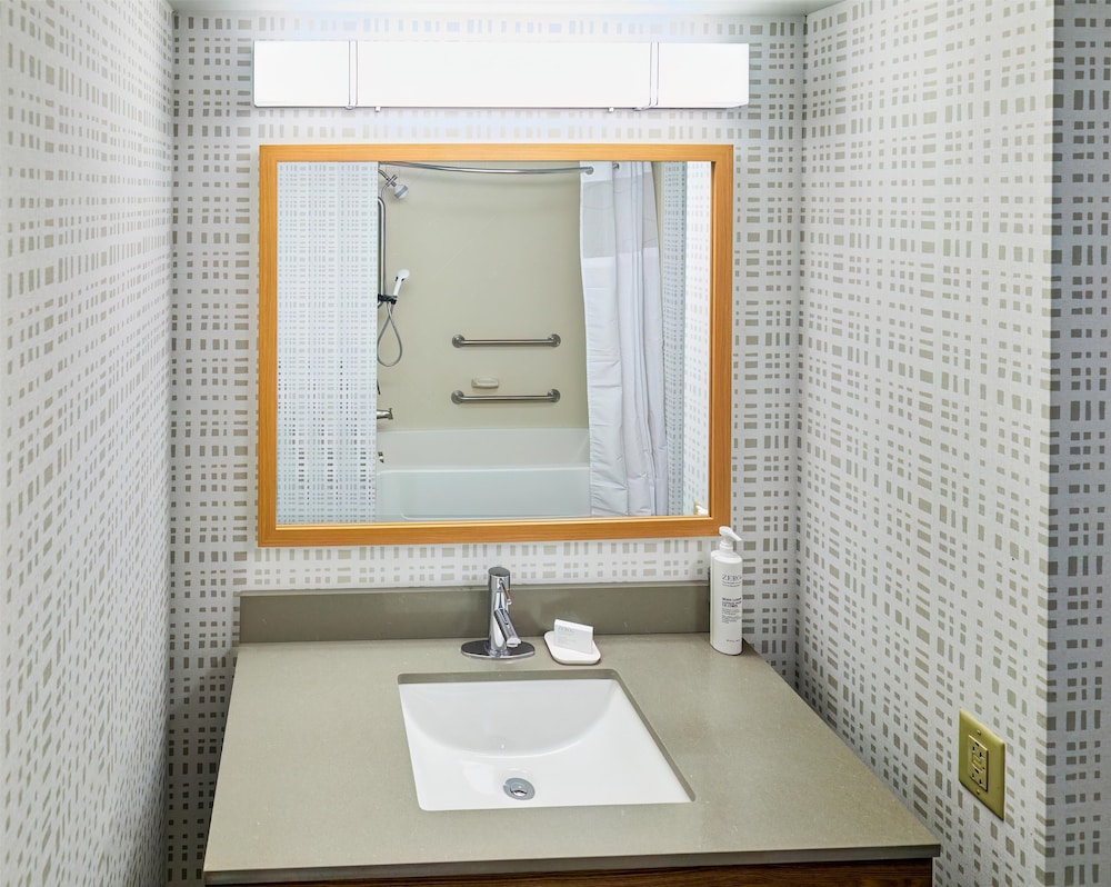 Hampton Inn & Suites Radcliff Fort Knox - photo 42