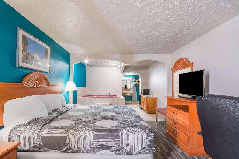 Econo Lodge Inn & Suites Oklahoma City - photo 23