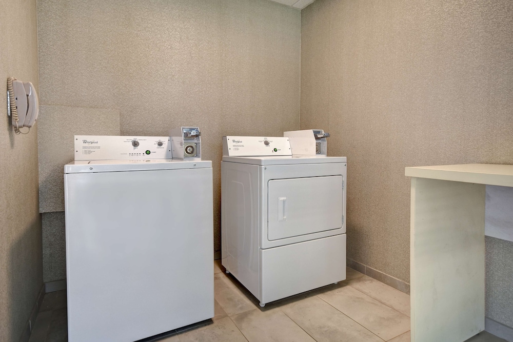 Hampton Inn & Suites Alexandria Old Town Area South - photo 42