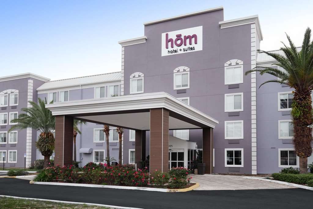 hom hotel suites Trademark Collection by Wyndham - featured photo