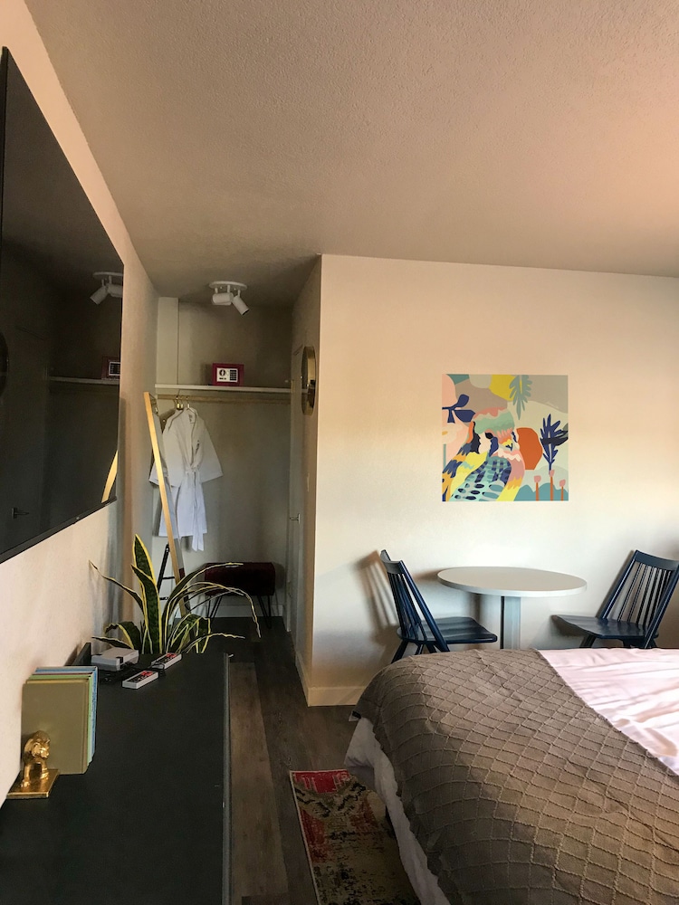 Manor Lodge Motel - photo 8