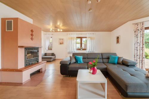 Fewo Lora — 4-Star Luxury Hotel in Blankenrath, Germany