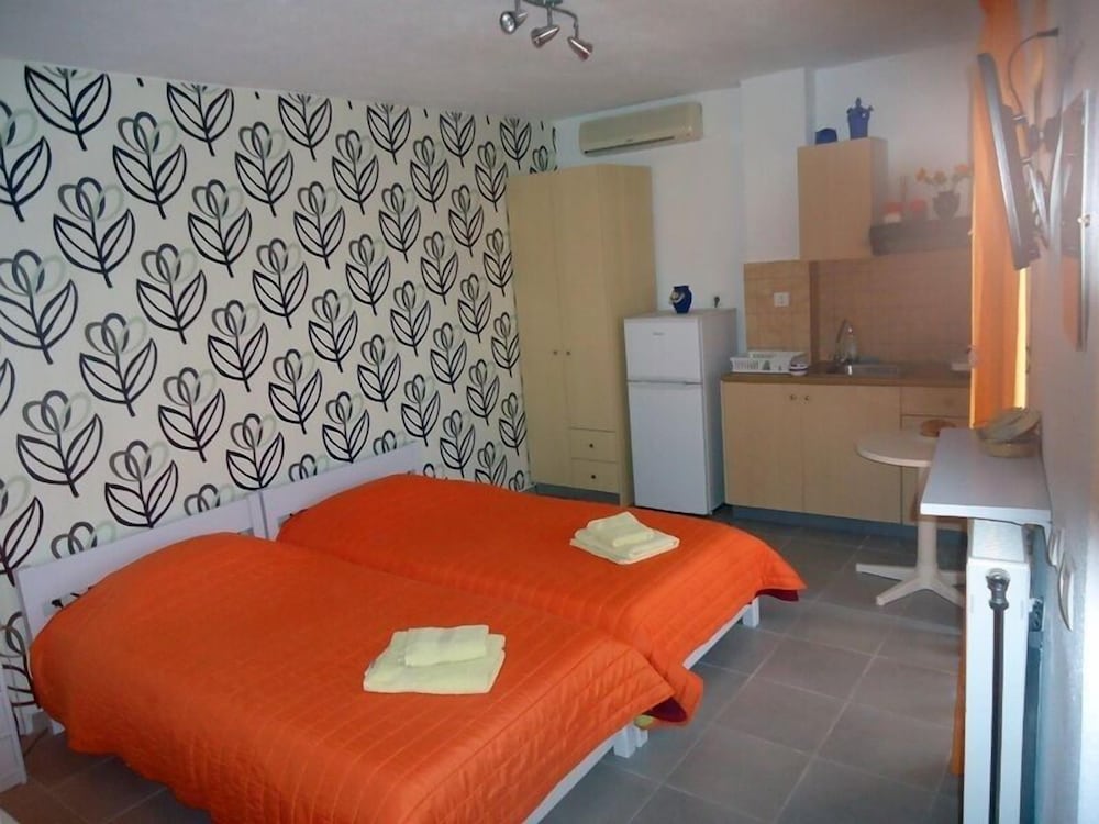 Meltemi - carbon neutral hotel in Kea