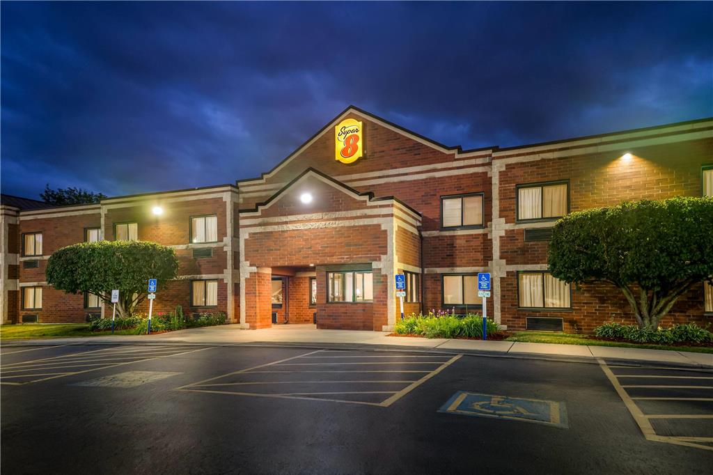 Super 8 by Wyndham Elgin - photo 7