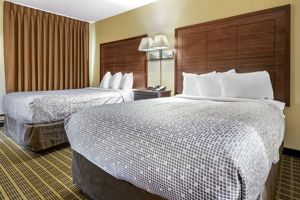 Econo Lodge La Crosse North - photo 17