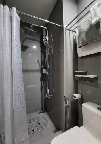 Air Residences Pool View Balcony near Airport 4576 — 4-Star Luxury Hotel in Manila, Philippines