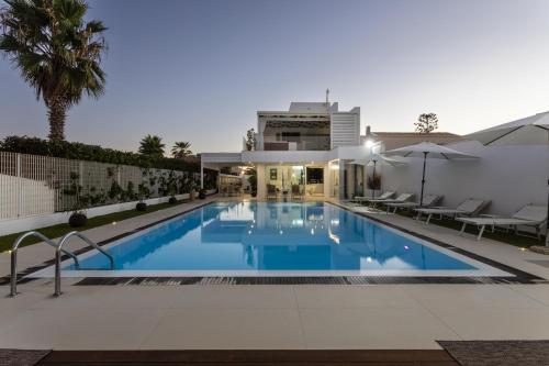 Isulatravel Villa Barbara — 4-Star Luxury Hotel in Ispica, Italy