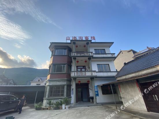 Mountain Valley Inn - carbon neutral hotel in Menghai