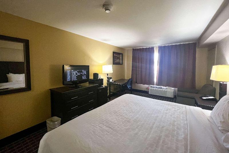 Days Inn by Wyndham Muskegon - photo 56