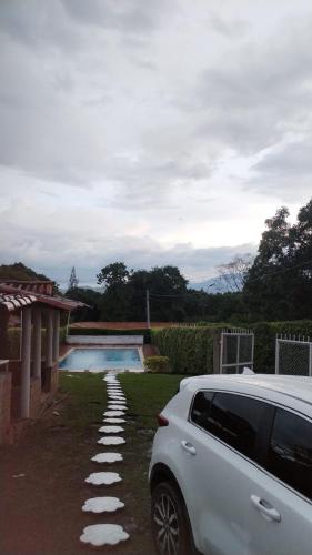 Escapada Rural Finca Espaciosa y Relajante en el Corazón de la Naturaleza — hotel in Sopetran