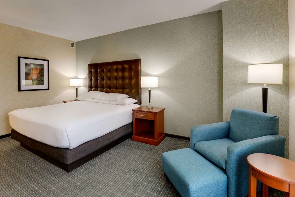 Drury Inn & Suites Phoenix Chandler Fashion Center - photo 34