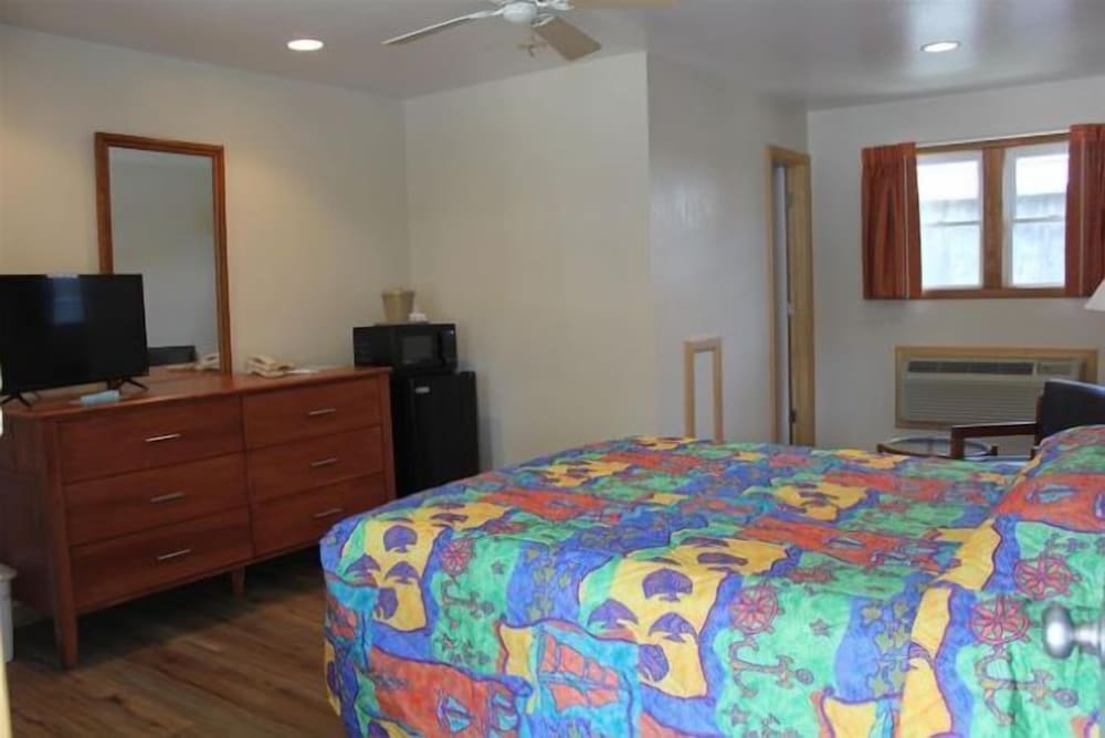 Pony Island Inn - photo 14