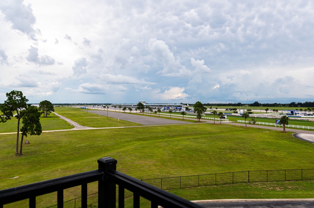 SEVEN Sebring Raceway Hotel - photo 56