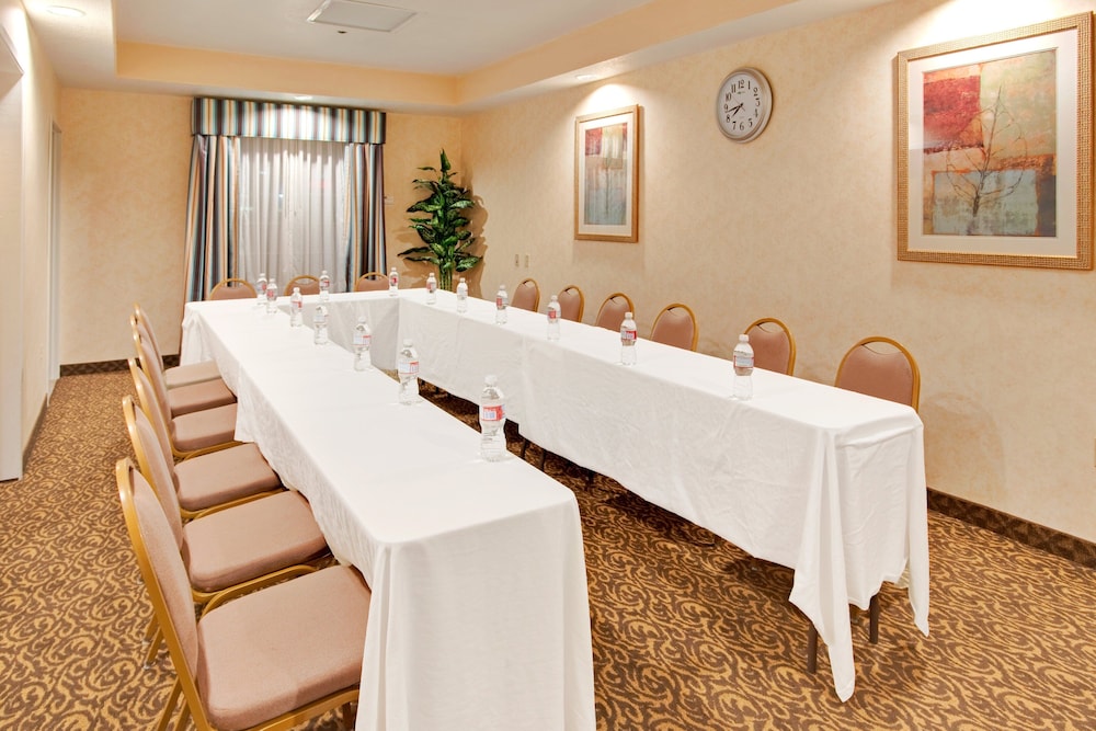 Holiday Inn Express Delano by IHG - photo 30
