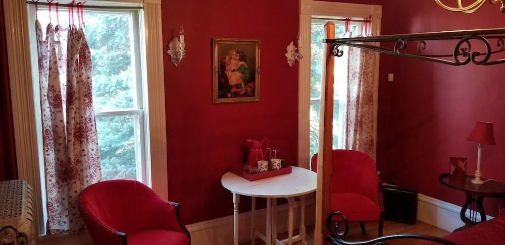 Historic Victorian Inn - photo 7