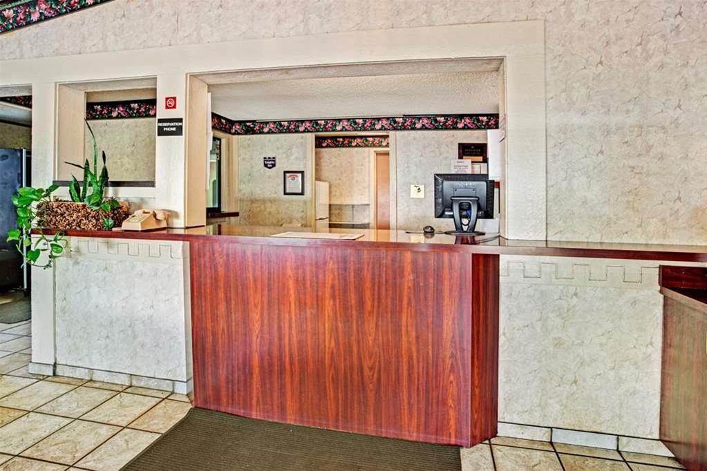 Monroe Knights Inn - photo 13