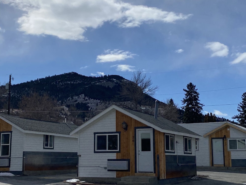 Lamplighter Cabins & Suites - photo 92