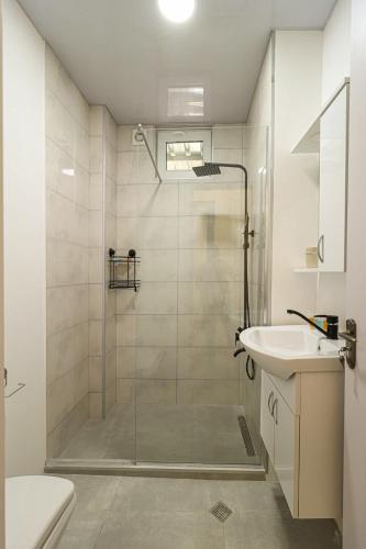 Cozy Central Apartment By Wehost