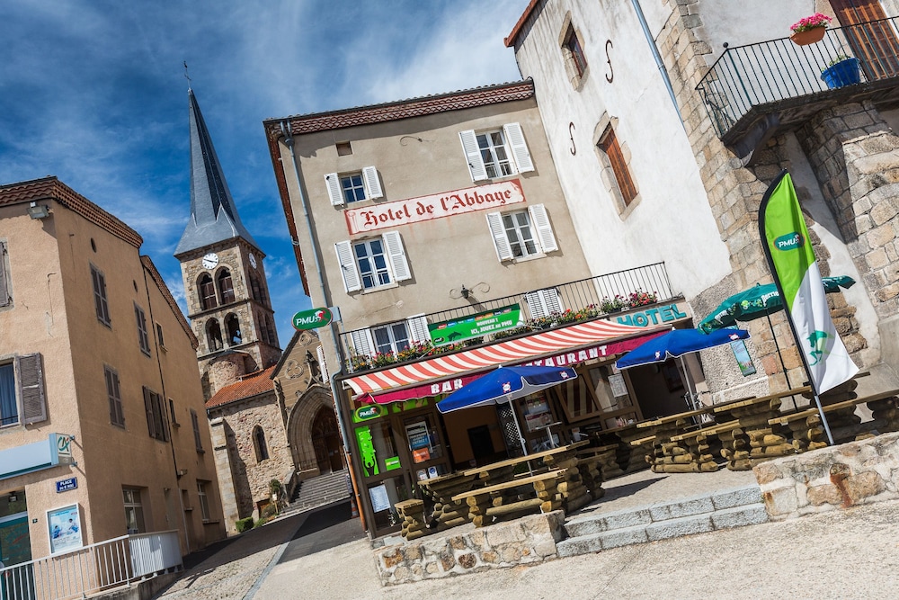 Hôtel Restaurant de l’Abbaye pet-friendly hotel Sauxillanges