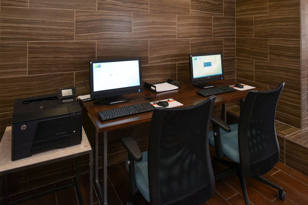 Holiday Inn Express & Suites Omaha West by IHG - photo 41