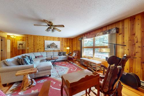 Soaring Pines Lakeside - last minute hotel in Unknown City