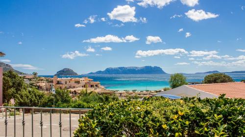 GuestHost Sea View Apartment with Veranda — 4-Star Luxury Hotel in Golfo Aranci, Italy