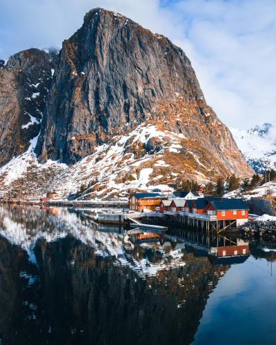 Reinefjorden Sjøhus — 4-Star Luxury Hotel in Reine, Norway