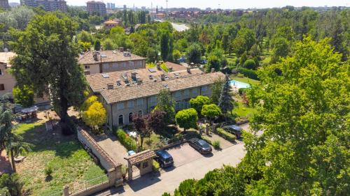 Residence Antico Borgo — 4-Star Luxury Hotel in Modena, Italy