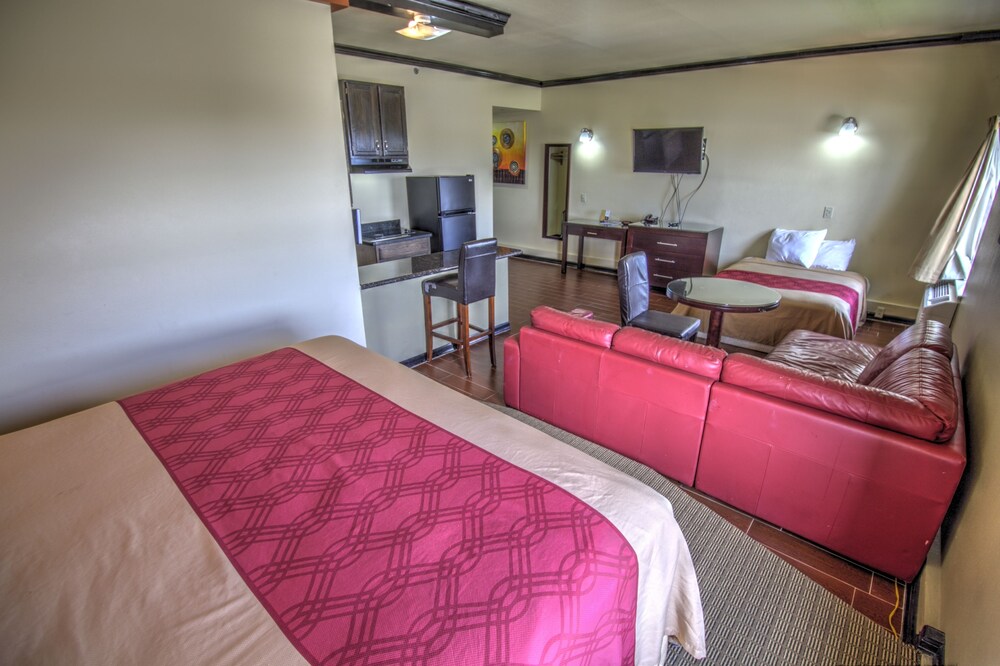 Blue Bay Inn & Suites - photo 6
