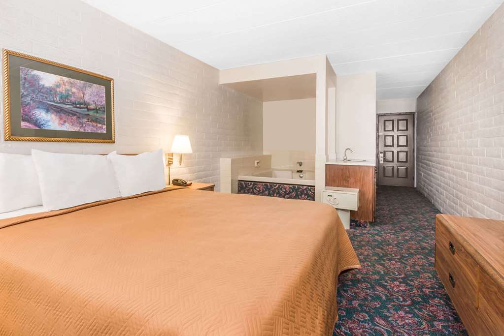 Knights Inn Dayton at Poe Ave - photo 13