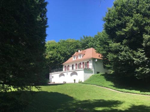 La Claperie Familial Parc Et Piscine — hotel in Brantome