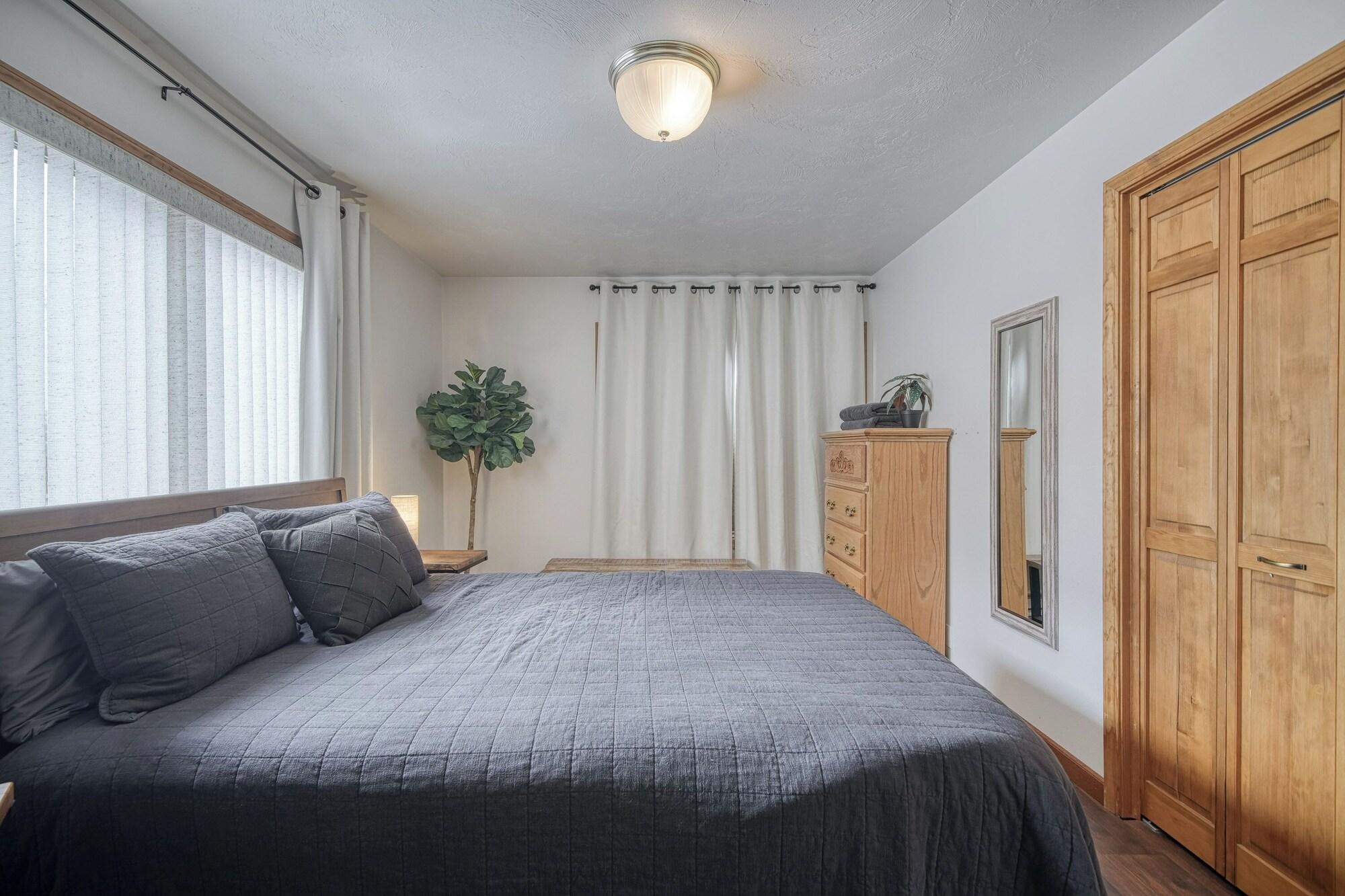 Wapiti View 6 Bedroom Cabin 28mins to Yellowstone — 4-Star Luxury Hotel in Island Park, United States