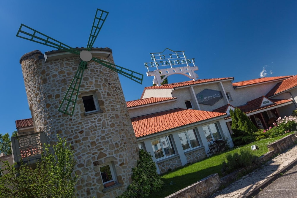 LOGIS Hôtel Le Moulin Des Gardelles - carbon neutral hotel in Riom